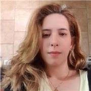 Profesora de matemáticas que da clases de matemáticas a niños de primer año de bachillerato